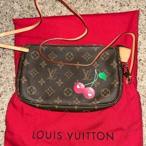 LV Pochette